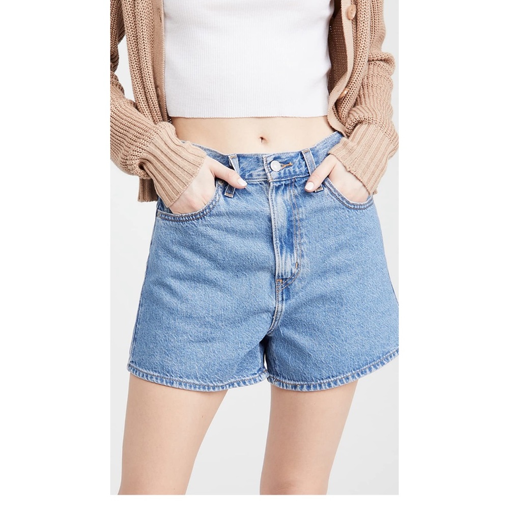 BRAND NEW Levi’s high loose shorts size 23